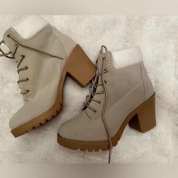 BNWT Heeled boots size 8 - Picture 1 of 7